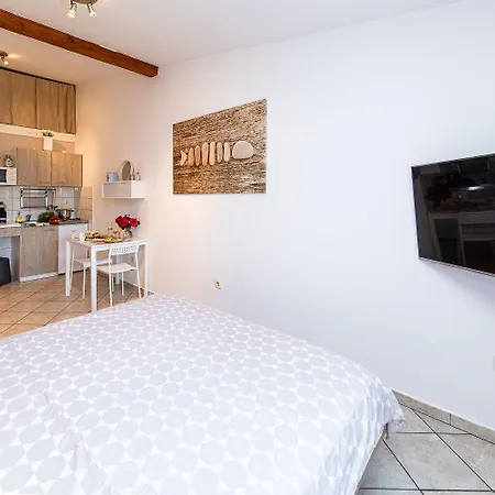 Charmantes Mit Meerblick, Bikes, Babybett, Grill Apartment