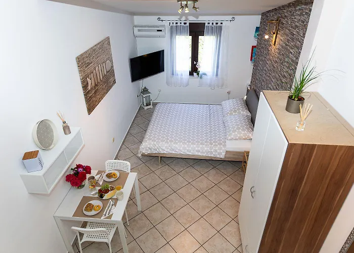 Charmantes Mit Meerblick, Bikes, Babybett, Grill * Crikvenica
